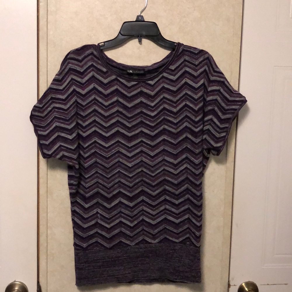 I.N. Studio top - Size Medium - EUC